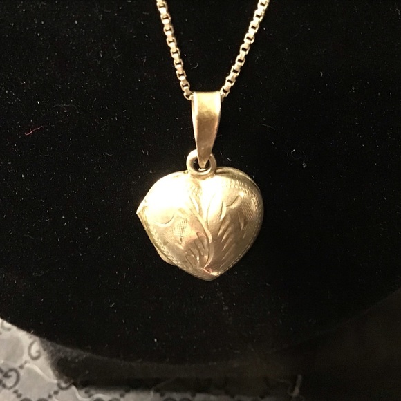 Sterling heart locket & box chain, opens for pics - Picture 2 of 8